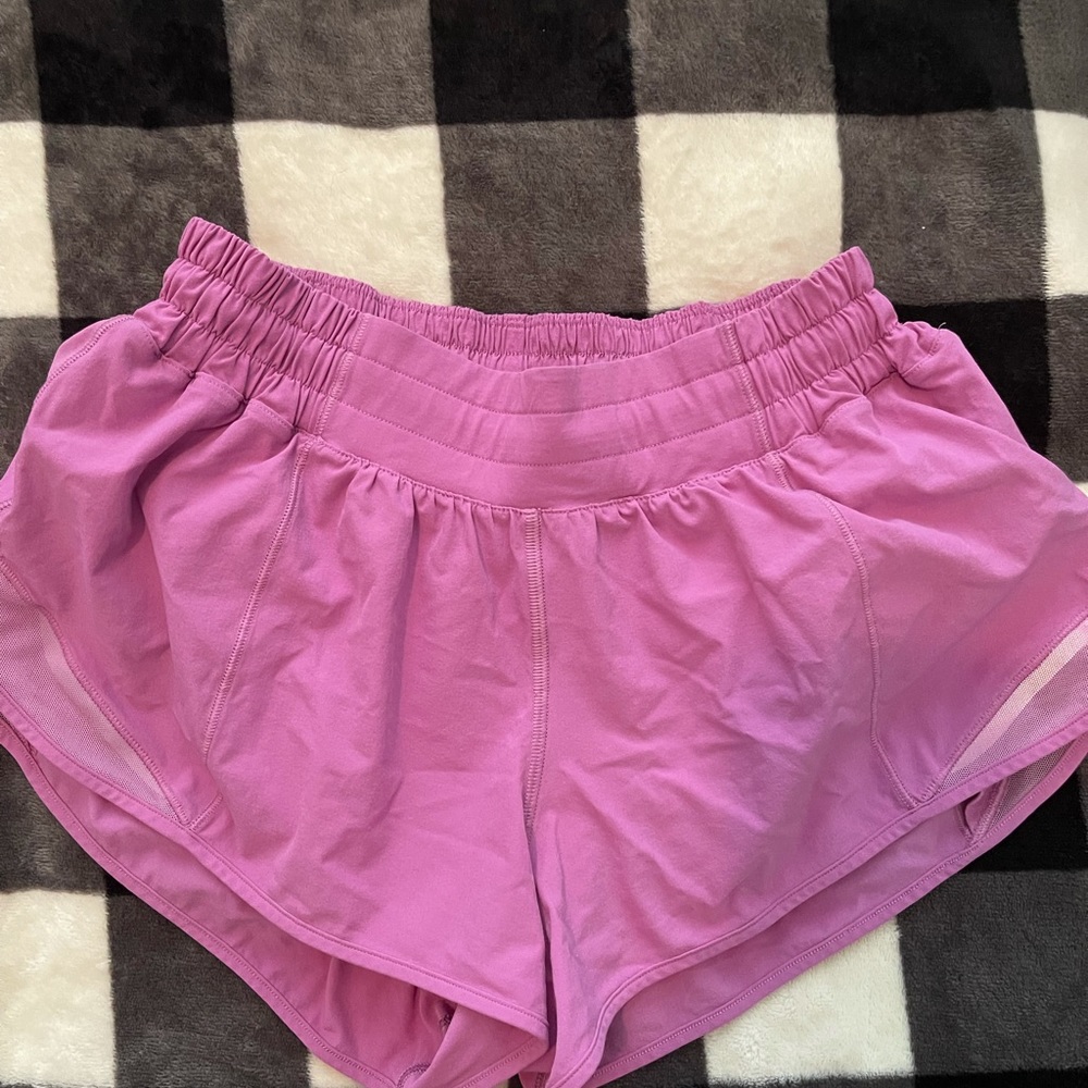 Lululemon hotty hot 2.5 shorts